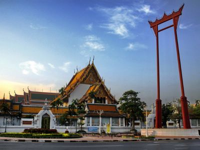 Visit 9 Must-See Temples around Rattanakosin Island