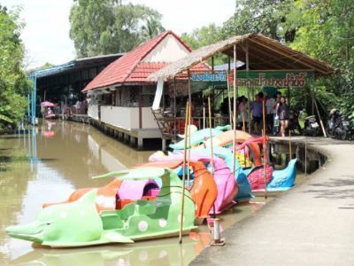 Floating Market & Botanic Garden in Bangkok's Green Space